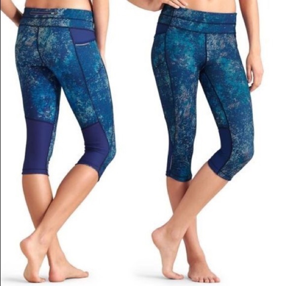 Athleta Splatter Be Free Knicker Capri Leggings